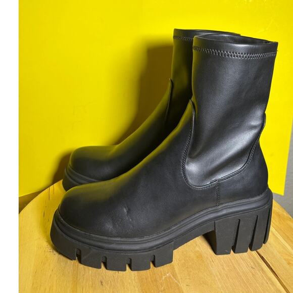 Steve Madden Boots Wm 8 M Boomba Black Faux Leather Sock Platform Chunky - Picture 4 of 8